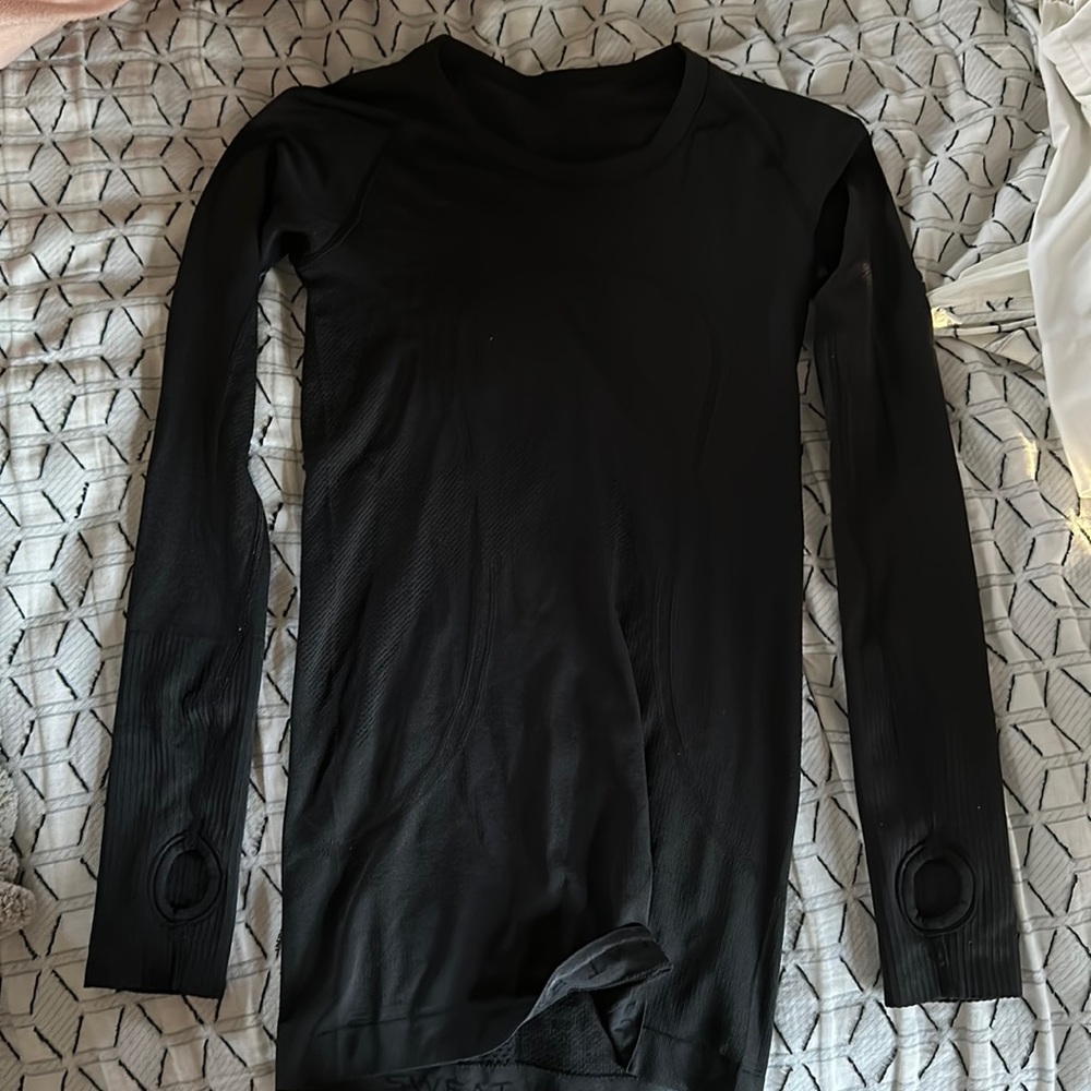 black lululemon swiftly tech long sleeve